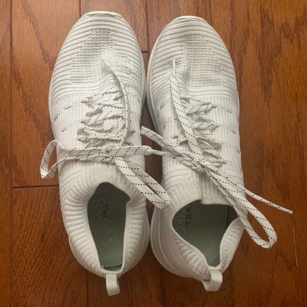 Women’s Under Amour tennis shoes